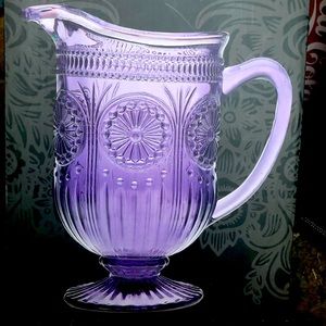 Brand New Amethyst Florentine beverage jug 30 oz